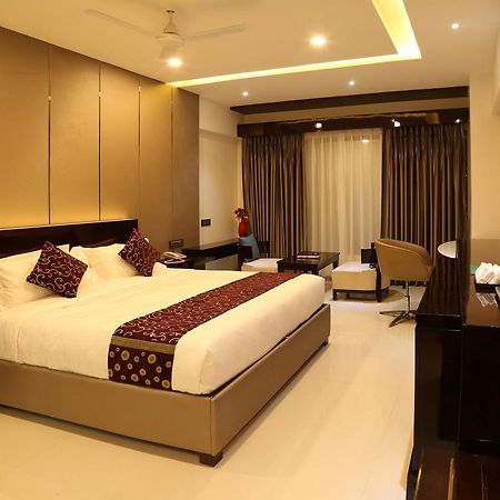 Hotel Atithi Аурангабад Екстер'єр фото